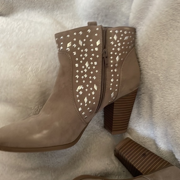 JENNIFER LOPEZ Taupe Studded Ankle Booties - Picture 3 of 7